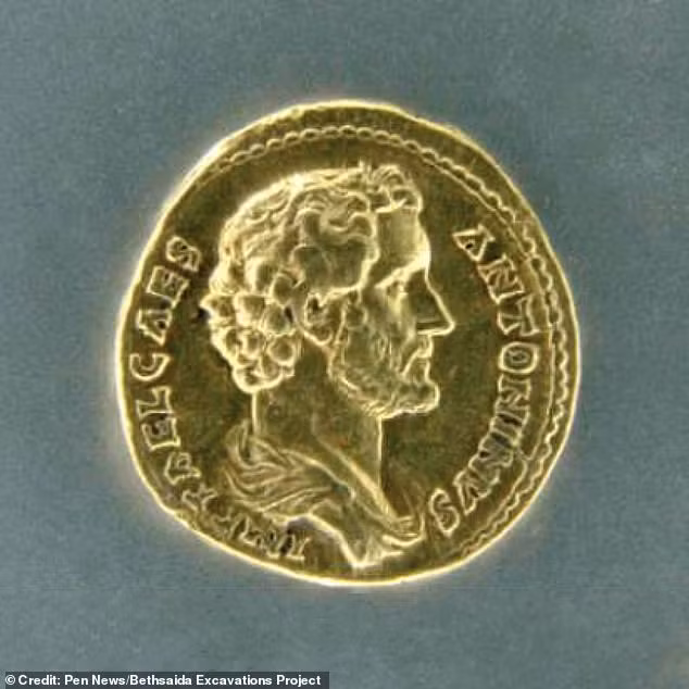 Tiến sĩ Mordechai Aviam của Viện Khảo cổ học Galilee Kinneret cho biết địa điểm khảo cổ được tìm thấy cách biển Galille khoảng 1,6 km có thể là thành phố Julias của La Mã mất tích nhiều thế kỷ trước.