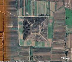 Không ít người dân địa phương cũng báo cáo nhìn thấy kim tự tháp bí ẩn màu trắng đó thoắt ẩn thoắt hiện ở Thiểm Tây. Tuy nhiên, khi họ cố gắng tiếp cận khi công trình này biến mất.