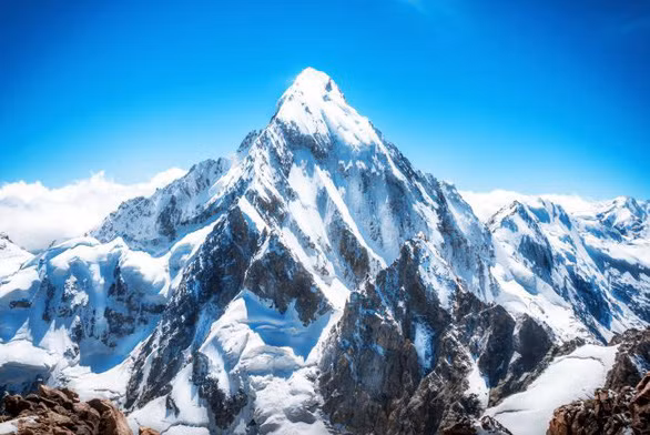 Theo các chuyên gia, xét về độ cao so với mực nước biển, Everest là ngọn núi cao nhất thế giới. Thế nhưng, nếu xét về độ cao tính từ chân núi đến đỉnh núi thì Mauna Kea ở đảo Hawaii nắm giữ kỷ lục là ngọn núi cao nhất thế giới.