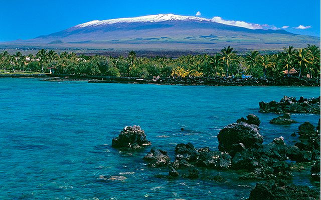 Dù vậy, những ngọn núi như Mauna Kea vẫn cao hơn nhiều so với những ngọn núi trên mặt đất do nước có mật độ cao sẽ chống lại trọng lực nhiều hơn không khí.