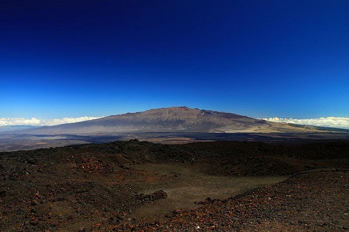 Mauna Kea có chiều cao 4.205m so với mực nước biển. Tuy nhiên, phần chìm dưới vùng biển Thái Bình Dương của ngọn núi này lên tới gần 5.995m.