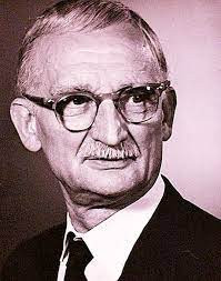 Sau khi trở về quê hương, điệp viên Abel được Liên Xô trao tặng huân chương Sao Đỏ, huân chương Lênin, huân chương Chiến tranh Vệ quốc hạng nhất và nhiều huân huy danh giá khác. Ngày 15/11/1971, ông qua đời và được chôn cất tại nghĩa trang Donsky, Moscow.