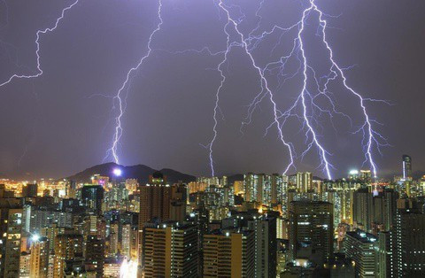 Kể từ đó, cột thu lôi được sử dụng rộng rãi trong đời sống của người dân các nước. Nhờ vậy, những thiệt hại do sét đánh gây ra trong mùa mưa bão giảm rõ rệt.