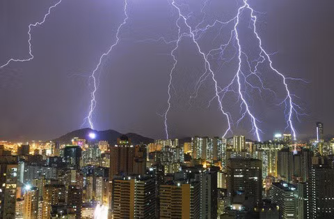 Kể từ đó, cột thu lôi được sử dụng rộng rãi trong đời sống của người dân các nước. Nhờ vậy, những thiệt hại do sét đánh gây ra trong mùa mưa bão giảm rõ rệt.