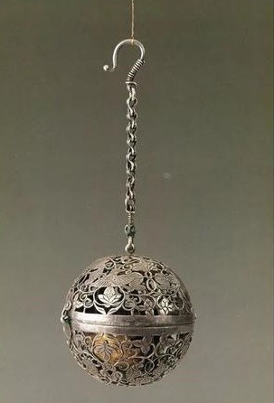 Các chuyên gia xác định đây là lư hương kiêm lò sưởi bằng bạc lớn nhất từng được tìm thấy ở Trung Quốc.