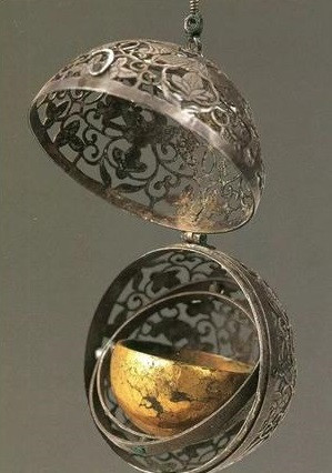 Sau khi được đưa tới phòng triển lãm của Bảo tàng Khoa học và Công nghệ Trung Quốc, các chuyên gia đặt tên cho bảo vật này là "Lư hương Bị Trung". Khi kiểm tra tỉ mỉ nó, họ phát hiện bí mật về việc người xưa làm thế nào để lò sưởi ấm nóng cả đêm.