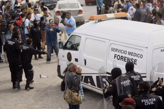 Không những vậy, 30 tù nhân bỏ trốn khỏi nhà tù Apodaca trong lúc hỗn loạn. Giới chức nhà tù và lực lượng chức năng mất nhiều thời gian để lập lại trật tự.