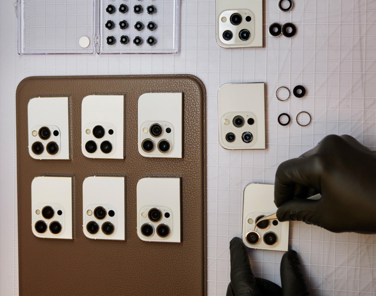 Nhân viên của Apple thử nghiệm nhiều mô hình khác nhau để thiết kế ra sản phẩm hoàn hảo trước khi đến tay người dùng.