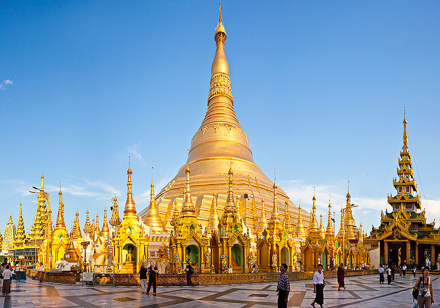 Trong số những món đồ ở chùa Shwedagon bị quân viễn chinh Bồ Đào Nha lấy đi có quả chuông Dhammazedi. Họ lấy đi quả chuông khủng với ý đồ đem nấu chảy để đúc đại bác.