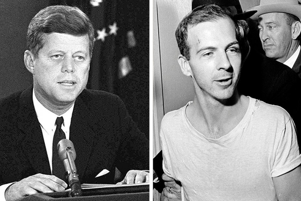 Theo công bố chính thức của giới chức Mỹ, Lee Harvey Oswald dùng súng trường đứng trên tầng 6 tòa nhà Dealey Plaza và nổ súng bắn chết Tổng thống Kennedy khi ông chủ Nhà Trắng đang ngồi trên xe trong chuyến diễu hành ở thành phố Dallas.