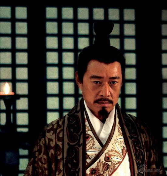 Không những vậy, Ngô Vương Hạp Lư còn cho chiêu mộ các thợ rèn giỏi từ khắp nơi để họ làm ra những thanh kiếm tốt nhất để dâng lên ông. Những người rèn được bảo kiếm sẽ được nhà vua ban thưởng hậu hĩnh.