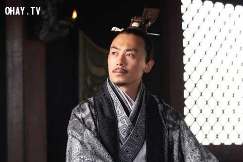 Theo Đông Chu liệt quốc, sau khi băng hà, Ngô Vương Hạp Lư được chôn cất trong lăng mộ bề thế với hàng ngàn đồ tùy táng giá trị như vàng bạc châu báu. Đặc biệt, 3.000 thanh bảo kiếm được tùy táng cùng với ông hoàng này.