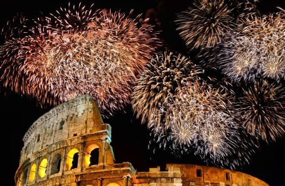 Thành phố Rome của Italy thông báo hủy bỏ các lễ hội vì những lo ngại liên quan đến đại dịch COVID-19. Chính quyền ban lệnh cấm tiệc tùng, uống rượu ở các khu vực công cộng từ ngày 23/12/2021 đến hết ngày 1/1/2022.