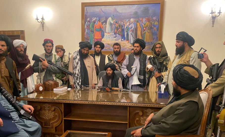 Sau khi Mỹ rút quân, lực lượng Taliban đã đánh bại quân đội của chính quyền Tổng thống Afghanistan Ashraf Ghani và chính thức giành quyền kiểm soát Afghanistan kể từ ngày 15/8. Sự kiện quan trọng này đồng nghĩa với việc Taliban quay trở lại kiểm soát Afghanistan sau gần 20 năm cũng như được giới chuyên gia nhận định sẽ tạo ra bước ngoặt lớn trong lịch sử của quốc gia này.