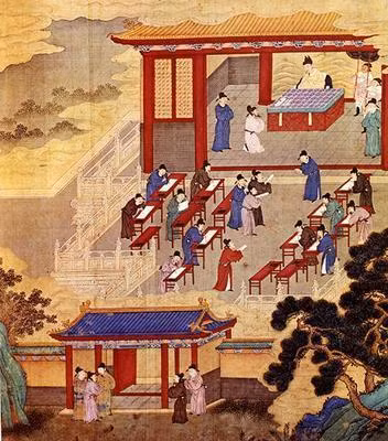 Trong nhiều sử liệu, hoàng đế nhà Hán có rất nhiều đầu bếp chuẩn bị bữa ăn. Bên trong phòng bếp có nhiều dụng cụ nấu ăn như các loại nồi dùng để chế biến những món ăn khác nhau.