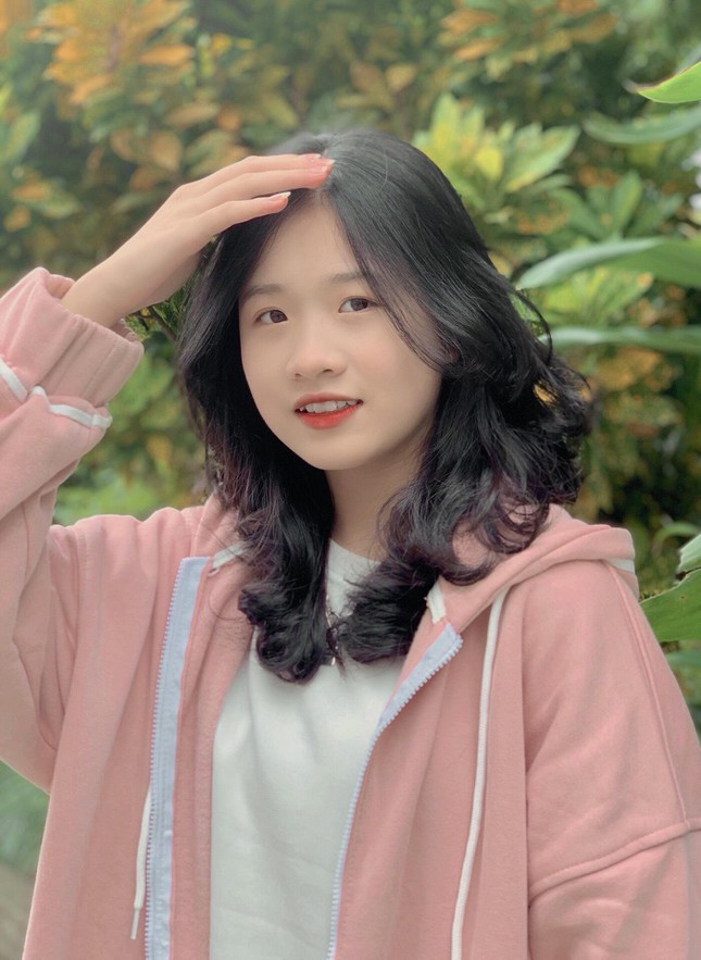 Nu sinh 16 tuoi lo anh doi thuong, tiet lo du dinh du hoc