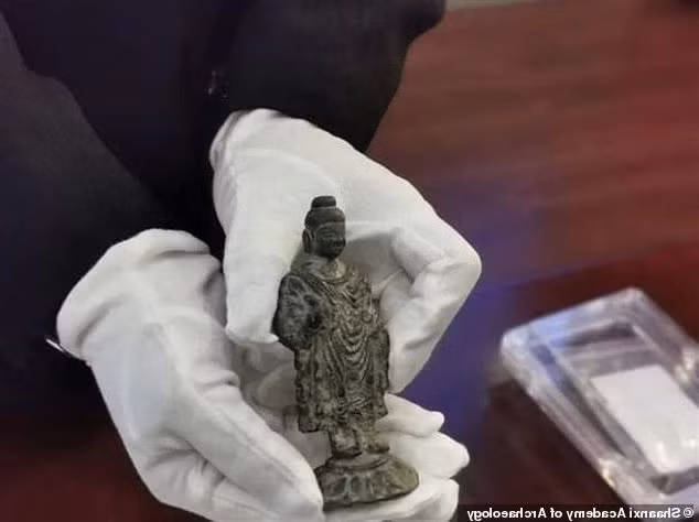 Việc tìm thấy 2 pho tượng Phật và những đồ tùy táng trong mộ cổ hứa hẹn giúp các chuyên gia giải mã đời sống tôn giáo của người dân Trung Quốc trong triều đại trên.