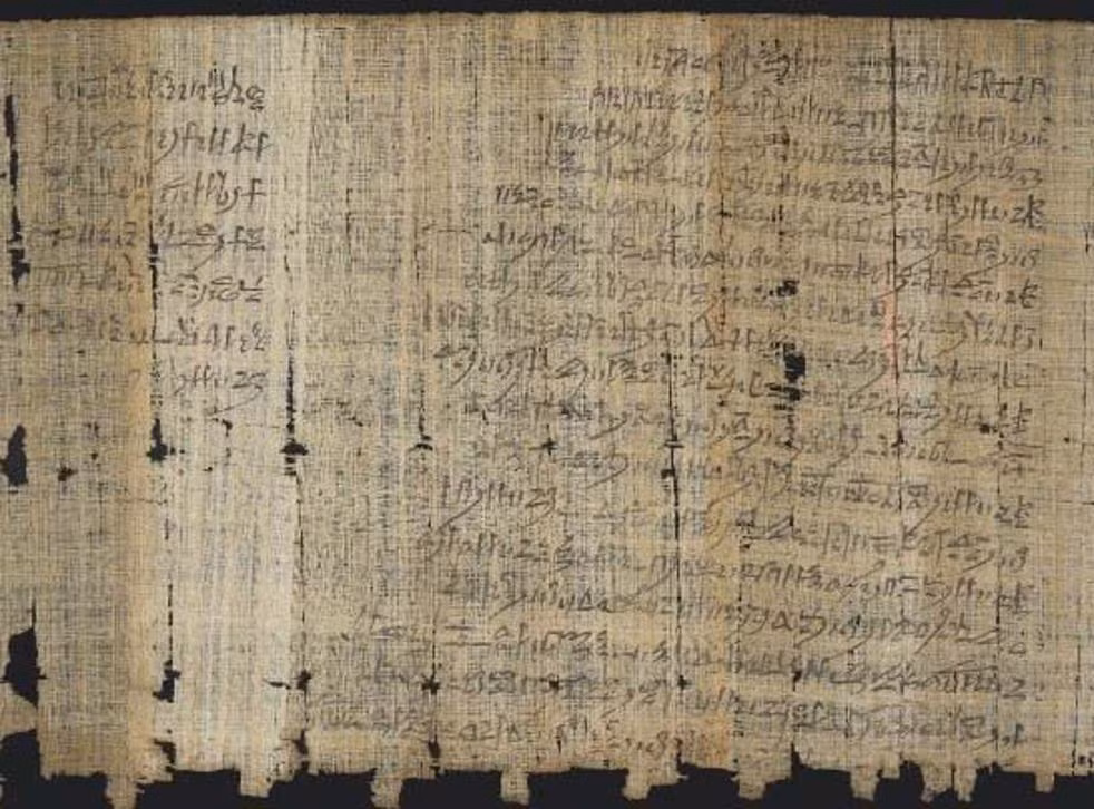 Lượng đường còn lại trong thân cây Cyperus papyrus sẽ góp phần liên kết các lớp vào với nhau. Khi giấy đã khô, bề mặt giấy được những người thợ đánh nhẵn bóng bằng vỏ ốc, miếng ngà voi.