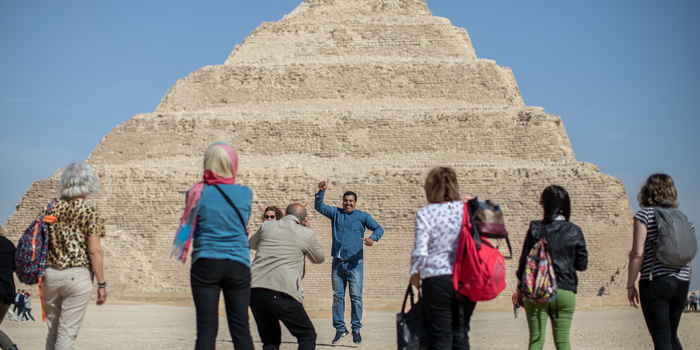 Ông nổi tiếng với công trình kim tự tháp bậc thang do kiến trúc sư Imhotep thiết kế và xây dựng khi ông trị vì. Djoser được chôn cất trong kim tự tháp nổi tiếng này. Ngày nay, du khách vẫn có thể chiêm ngưỡng công trình kỳ vĩ được xây dựng dưới thời pharaoh Djoser xuất chúng.