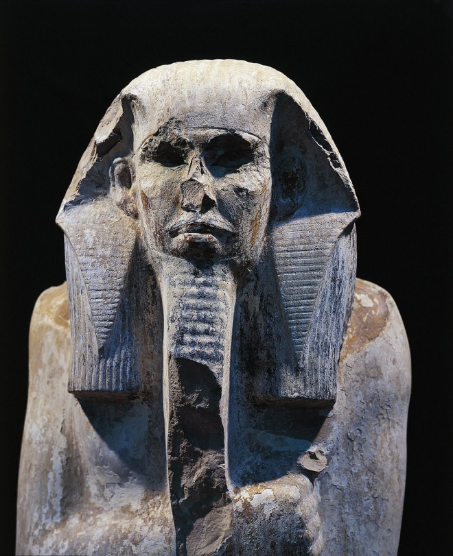 Ông hoàng Ai Cập này cũng tổ chức các cuộc thám hiểm nhằm khai thác các mỏ quặng có giá trị như lam ngọc và đồng làm giàu cho quốc gia.