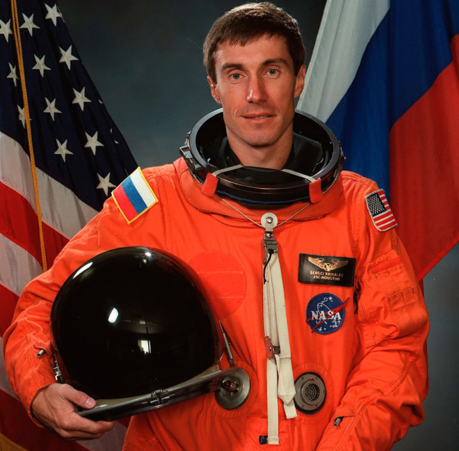 Nhiệm vụ của phi hành gia Krikalev dự kiến kéo dài 5 tháng. Tuy nhiên, khi chỉ còn 1 tháng nữa là kết thúc sứ mệnh, ông nhận tin "động trời" là không thể trở về nhà như dự kiến vì Liên Xô tan rã.