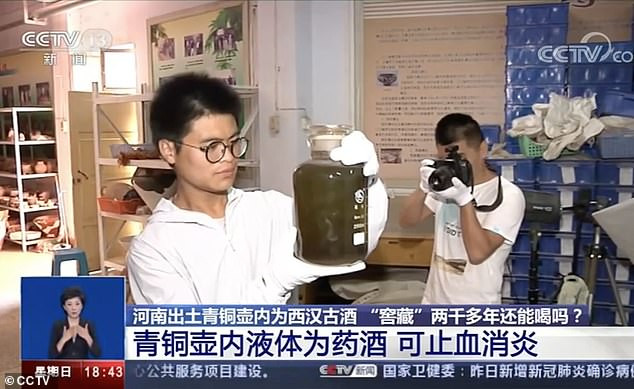 Việc tìm thấy bình có thiết kế cổ cong hình con thiên nga cho thấy loài chim này đã xuất hiện từ hàng ngàn năm trước. Những thợ thủ công sống vào khoảng 2.000 năm trước đã quan sát những con thiên nga để cho ra đời chiếc bình có hình dáng của loài chim này.