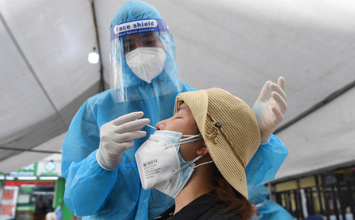 Lan dau tien Ha Noi phat hien hon 1.800 ca mac Covid-19