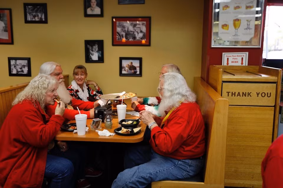 Sau khi ông Howard qua đời, hai học trò là vợ chồng Mary Ida và Nate Doan tiếp quản ngôi trường rồi quyết định chuyển trường đến Midland, Michigan.