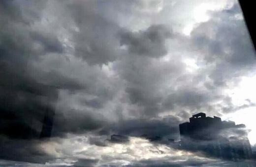 Một giả thuyết cho rằng, "thành phố ma" xuất hiện là do hiện tượng ảo ảnh Fata Morgana hiếm gặp gây ra. Khi hiện tượng ảo ảnh này xuất hiện, các đối tượng ở xa bị biến dạng khiến mắt người lầm tưởng chúng là những cảnh có thật.