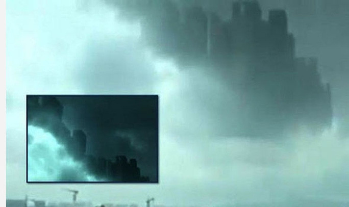 Trước đó, vào tháng 10/2015, người dân ở thành phố Phật Sơn và tỉnh Giang Tây cũng nhìn thấy một "thành phố ma" trôi nổi trên bầu trời. Những bức ảnh chụp cho thấy "thành phố" này có nhiều tòa nhà cao tầng san sát nhau. Những công trình này thấp thoáng trên nền mây trắng xám.