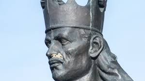 Tuy nhiên, một số nhà khoa học cho rằng điều này không chính xác. Theo đó, họ dành nhiều thời gian nghiên cứu lăng mộ của nhà vua Kazimierz Jagiellończyk cũng như nguyên nhân tử vong của những người liên quan.