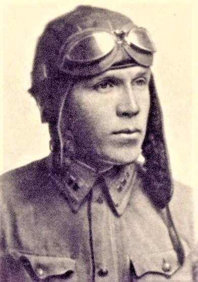 Trong Thế chiến 2, Liên Xô có không ít điệp viên huyền thoại lập được nhiều chiến công xuất sắc. Nổi bật trong số này là Nikolai Kuznetsov. Điệp viên cừ khôi này khiến Hitler "tức điên" vì thủ tiêu thành công 11 quan chức cấp cao của Đức quốc xã.