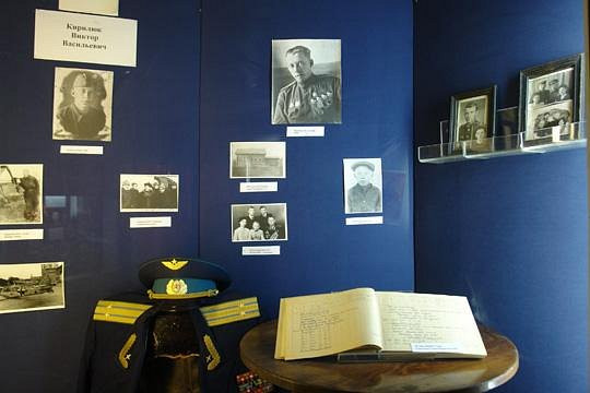 Do đó, Nikolai dễ dàng đóng giả làm sĩ quan phát xít Đức mà ít có nguy cơ bị lộ tẩy. Điệp viên Liên Xô dễ dàng qua mắt các sĩ quan phát xít Đức và có được nhiều tin tình báo quan trọng cũng như nắm bắt cơ hội thủ tiêu quan chức cấp cao của Hitler tại các vùng lãnh thổ chiếm đóng.