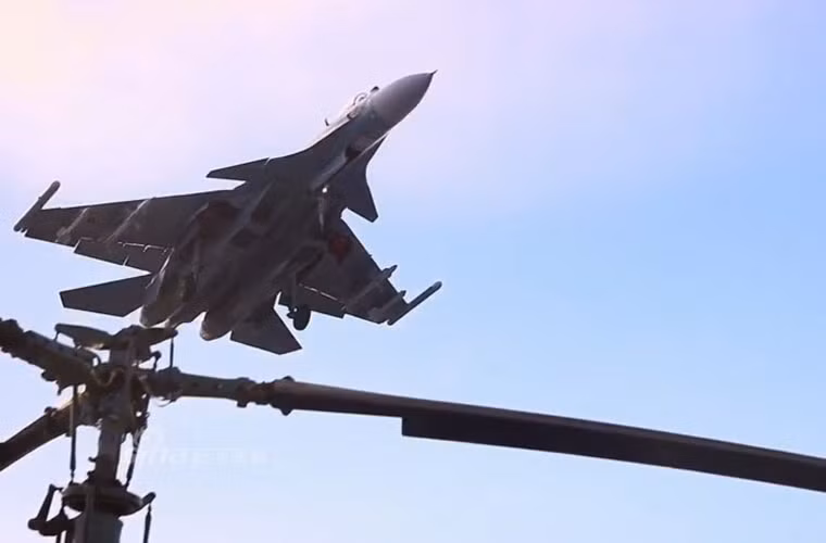 Trong quá trình hoạt động ở Địa Trung Hải, tàu sân bay Kuznetsov đã mất một tiêm kích hạm MiG-29K và một chiếc Su-33 do tai nạn kỹ thuật, không liên quan tới hoạt động chiến đấu. Nguồn ảnh: Sina