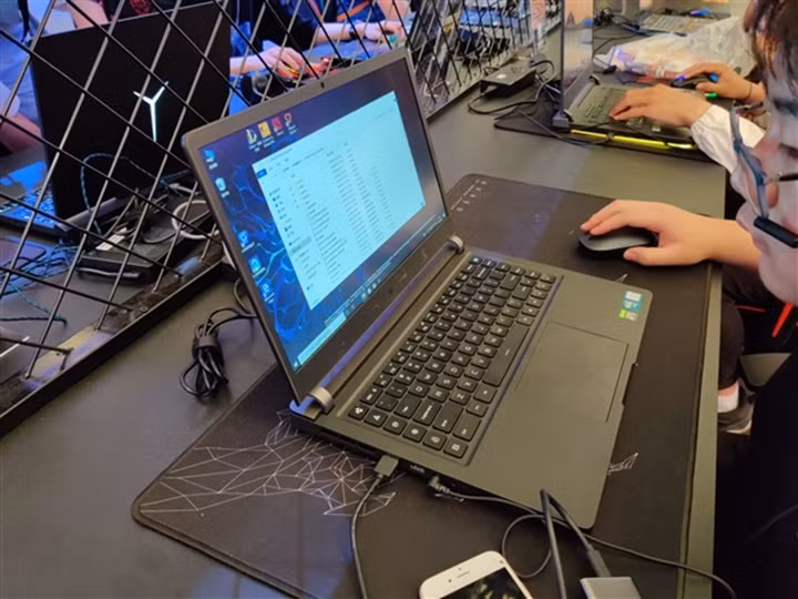 Laptop choi game cuc hot cua Xiaomi bat ngo xuat hien-Hinh-3