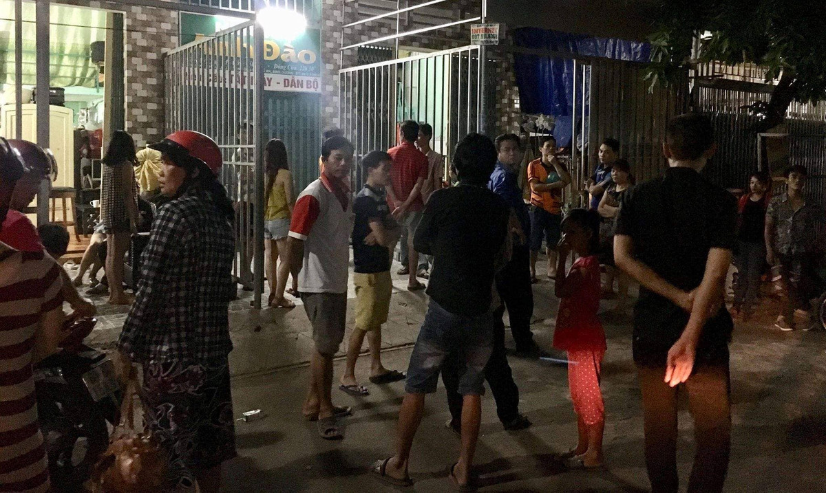 Cô gái tử vong bất thường trước cửa phòng tắm ở Bình Dương Co gai tu vong bat thuong truoc cua phong tam o Binh Duong