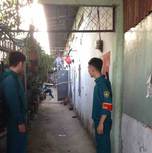 Bat thuong cap vo chong tu vong trong phong tro khoa kin