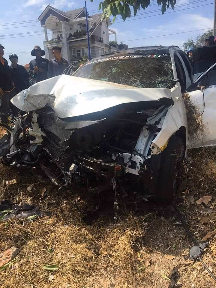 Hai o to dua toc do tren QL13, nguoi ban dua tu vong oan uong