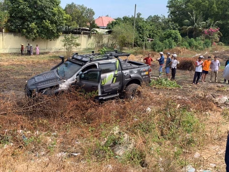 Hai o to dua toc do tren QL13, nguoi ban dua tu vong oan uong-Hinh-2