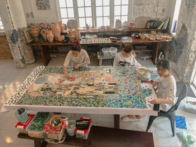 18 tuoi mo 2 cua hang tranh kham thu nhap 250 trieu moi thang-Hinh-4