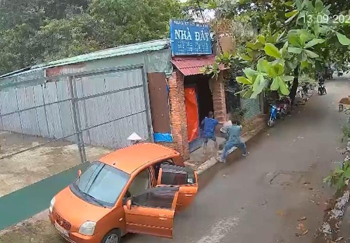 Tiếp đó, lực lượng điều tra xác định Nguyễn Văn Nam (32 tuổi, ở Hải Phòng) và Nguyễn Thị Thanh Thủy (25 tuổi, quê Hưng Yên) nhận 91 lốc máy ô tô bên trong giấu 1,5 tấn ma túy vận chuyển từ nước ngoài về TP HCM. Sau đó, họ thuê Phạm Thế Anh vận chuyển về Hà Nội để mang ra Hải Phòng tiêu thụ. Nam và Thủy đã bỏ trốn ra nước ngoài. 