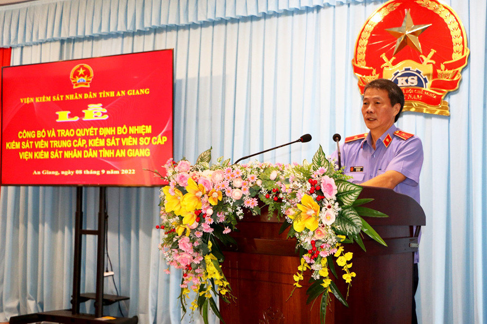 Ủy ban Kiểm tra Trung ương cũng quyết định kỷ luật cảnh cáo Ban cán sự đảng Viện Kiểm sát nhân dân tỉnh An Giang các nhiệm kỳ 2015-2020, 2020-2025 và các ông: Lê Xuân Hải, Tỉnh ủy viên, Bí thư Ban cán sự đảng, Viện trưởng; Trần Văn Thìn, Phó Bí thư Ban cán sự đảng, Phó Viện trưởng; Nguyễn Văn Thạnh, Uỷ viên Ban cán sự đảng, Phó Viện trưởng; Lê Hồng Bào, nguyên Bí thư Ban cán sự đảng, nguyên Phó Viện trưởng Viện Kiểm sát nhân dân tỉnh An Giang. 