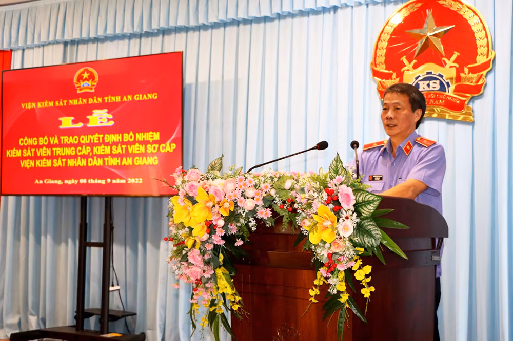 Ủy ban Kiểm tra Trung ương cũng quyết định kỷ luật cảnh cáo Ban cán sự đảng Viện Kiểm sát nhân dân tỉnh An Giang các nhiệm kỳ 2015-2020, 2020-2025 và các ông: Lê Xuân Hải, Tỉnh ủy viên, Bí thư Ban cán sự đảng, Viện trưởng; Trần Văn Thìn, Phó Bí thư Ban cán sự đảng, Phó Viện trưởng; Nguyễn Văn Thạnh, Uỷ viên Ban cán sự đảng, Phó Viện trưởng; Lê Hồng Bào, nguyên Bí thư Ban cán sự đảng, nguyên Phó Viện trưởng Viện Kiểm sát nhân dân tỉnh An Giang. 