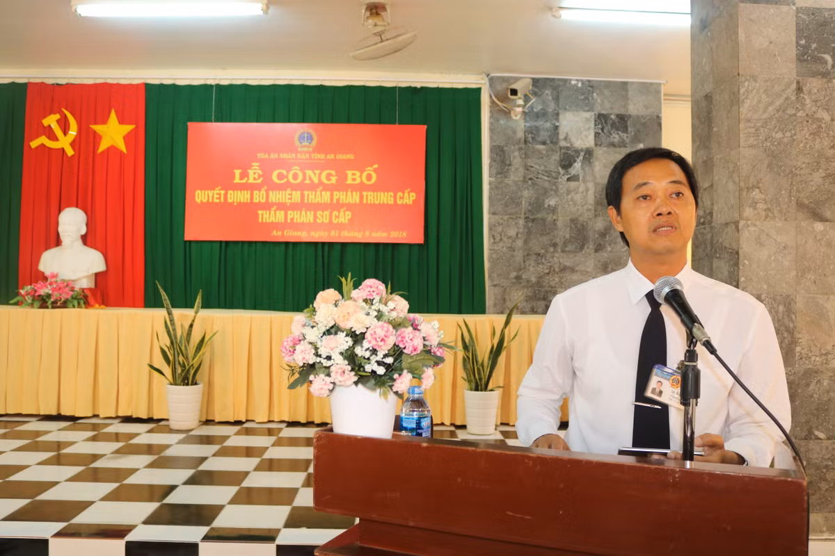 Ủy ban Kiểm tra Trung ương cảnh cáo Ban cán sự đảng Tòa án nhân dân tỉnh An Giang các nhiệm kỳ 2015-2020, 2020-2025 và các ông: La Hồng, Tỉnh ủy viên, Bí thư Ban cán sự đảng, Chánh án; Lý Ngọc Sơn, Ủy viên Ban cán sự đảng, Phó Chánh án Tòa án nhân dân tỉnh An Giang. 