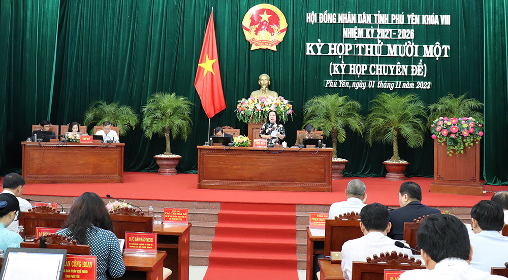 Ngày 1/11, tại kỳ họp thứ 11 (kỳ họp chuyên đề), các đại biểu HĐND tỉnh Phú Yên đã biểu quyết miễn nhiệm chức vụ Chủ tịch UBND tỉnh Phú Yên nhiệm kỳ 2021-2026 đối với ông Trần Hữu Thế. HĐND tỉnh Phú Yên đã ra nghị quyết công nhận kết quả miễn nhiệm này và giao Thường trực HĐND tỉnh trình Thủ tướng Chính phủ phê chuẩn theo quy định. 