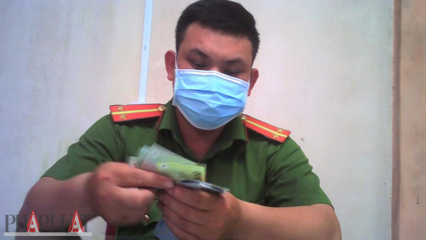 Bat cuu trung uy cong an: Chan tham nhung khi xu ly giao thong the nao?