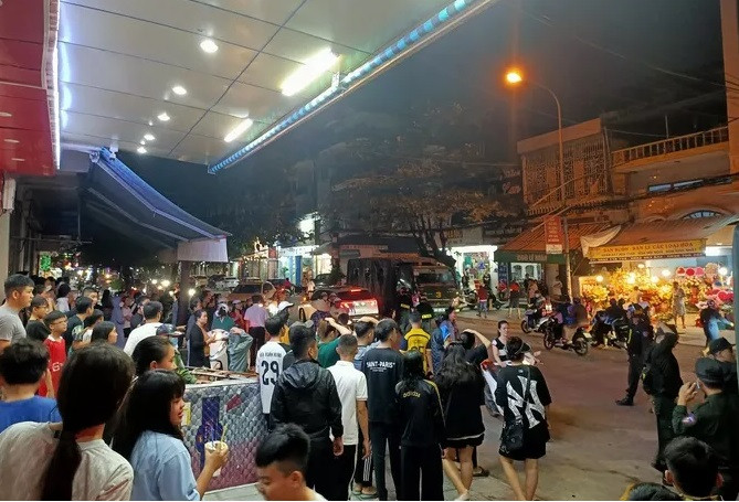 Trước đó, từ nguồn tin báo, tố giác của quần chúng nhân dân, Phòng Cảnh sát hình sự Công an tỉnh Thanh Hóa đã phối hợp với các lực lượng nghiệp vụ bắt quả tang đối tượng Bùi Quốc Đạt (tức Đạt ma) đang có hành vi cưỡng đoạt tài sản của công dân tại địa bàn xã Xuân Du, huyện Như Thanh (theo Điều 170, Bộ luật Hình sự). (Ảnh: NLĐ) 