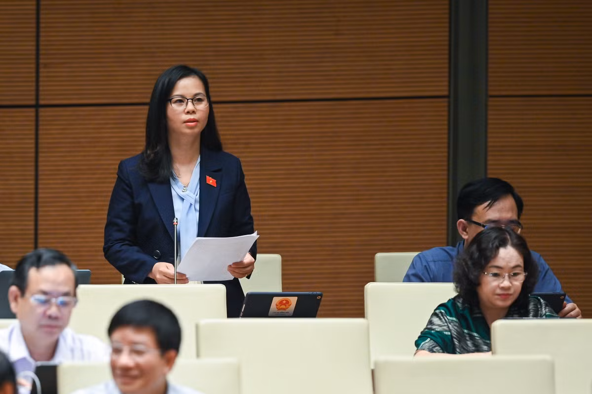  Đại biểu Chu Thị Hồng Thái - Đoàn ĐBQH tỉnh Lạng Sơn: “Tình trạng tội phạm giết người gia tăng, có những vụ việc gây bức xúc dư luận. Tội giết người là một trong những loại tội phạm đặc biệt nghiêm trọng, có mức độ nguy hiểm cho xã hội đặc biệt lớn, đề nghị các cơ quan chức năng cần có biện pháp hữu hiệu hơn nữa ngăn chặn tội phạm giết người. Đề nghị Chính phủ, Bộ Công an đánh giá nguyên nhân gia tăng cả số vụ việc, đặc biệt đối tượng giết người lại là người thân trong gia đình. Cần đánh giá về chế tài xử phạt đối với tội phạm giết người trong các quy định của pháp luật hiện hành liệu đã đủ sức răn đe hay chưa”. 