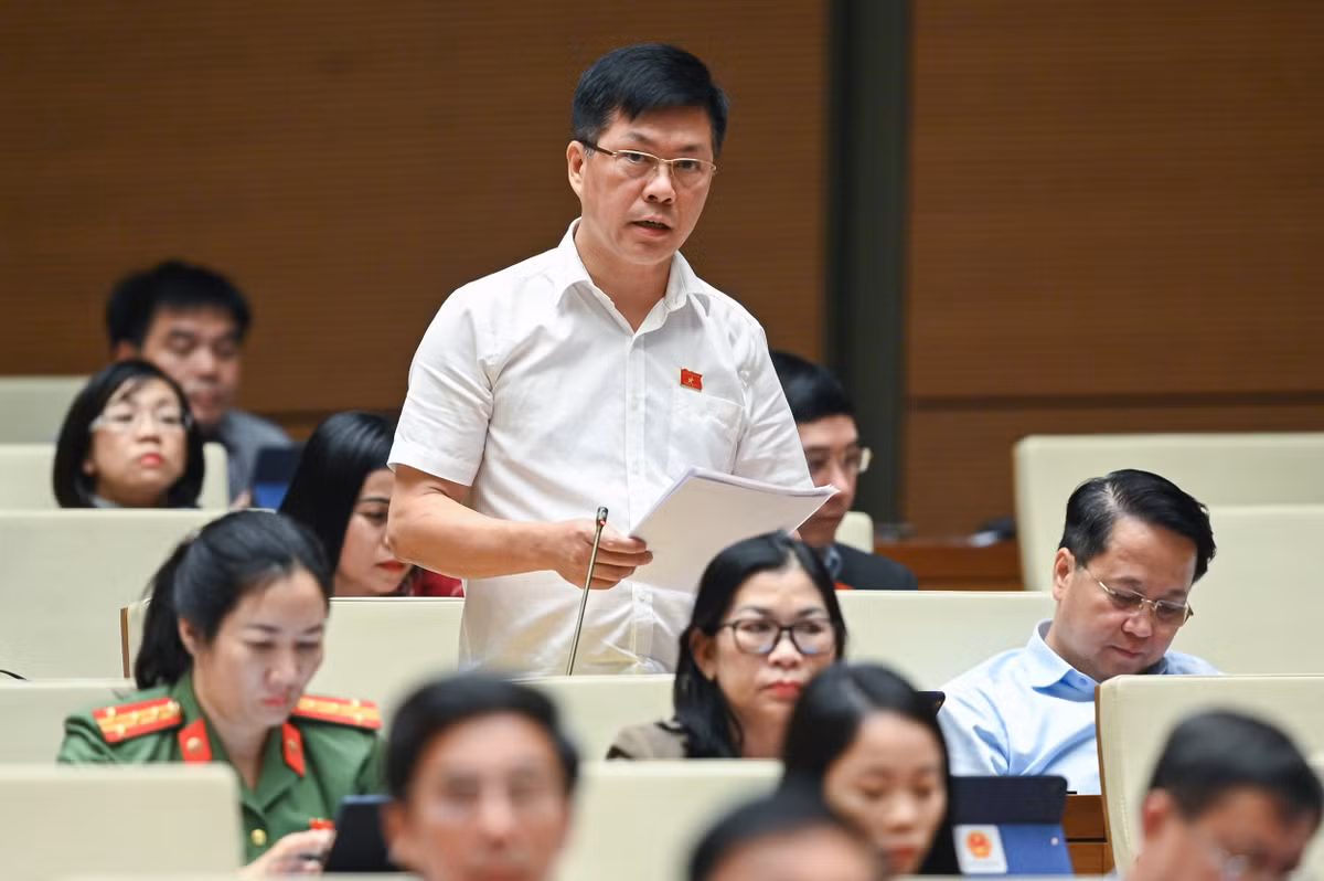  Đại biểu Lý Văn Huấn – Đoàn ĐBQH tỉnh Thái Nguyên: “Tình trạng đối tượng phạm tội là người bị tâm thần trong thời gian qua chiếm tương đối cao. Loại tội phạm này chủ yếu là tội phạm xâm phạm đến tính mạng, sức khỏe như tội cố ý gây thương tích và tội giết người. Các vụ án này sau khi khởi tố, điều tra thường phải đình chỉ vì lý do không cấu thành tội phạm. Nguyên nhân dẫn đến loại tội phạm này gia tăng chủ yếu là công tác quản lý đối với đối tượng tâm thần. Những trường hợp này gia đình ruồng bỏ, xã hội không quan tâm, quản lý không chặt chẽ của các cấp chính quyền địa phương”. 