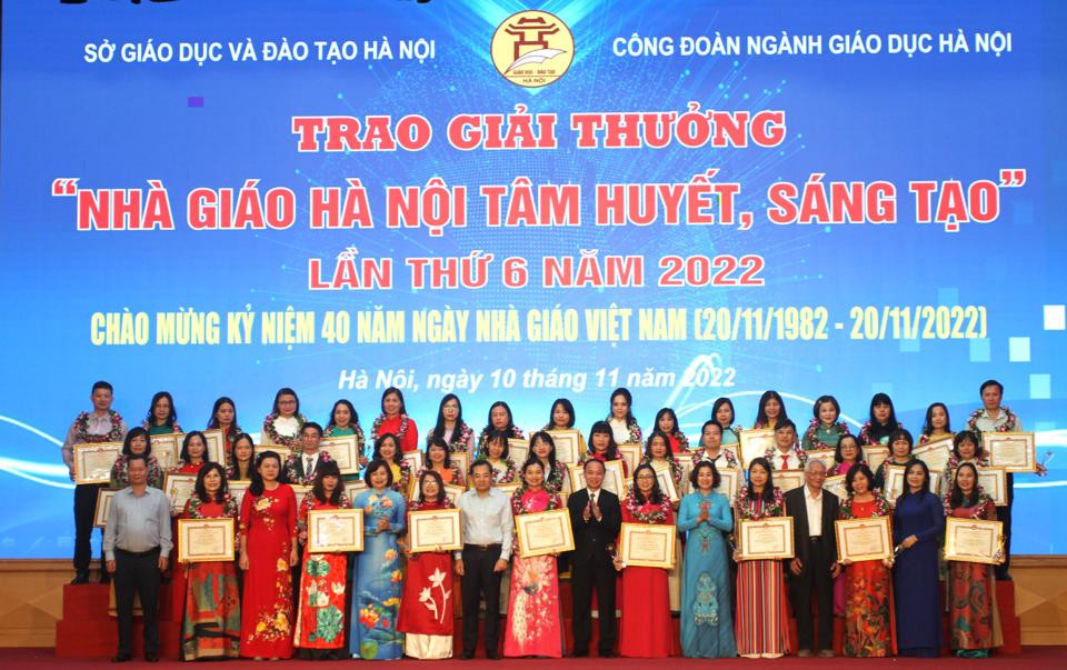 Hà Nội: 40 nhà giáo nhận giải thưởng “Nhà giáo tâm huyết sáng tạo” năm 2022 Ha Noi: 40 nha giao nhan giai thuong “Nha giao tam huyet sang tao” nam 2022